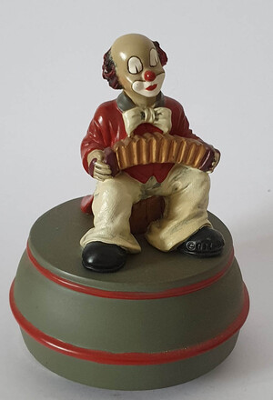 35668   Spieldose Akkordeonspieler   1996
