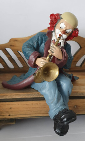 35363   Regalsitzer, Saxophonist   1993