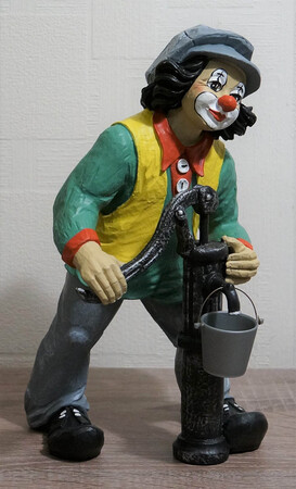 35750-1   Clown mit Schwengel Pumpe   1997