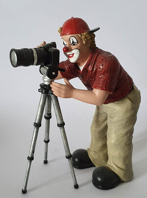 35250   Fotograf II mit Stativ   2013