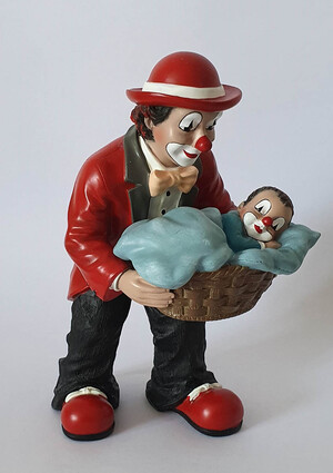 35041   Vater mit Jungen im Korb   2005